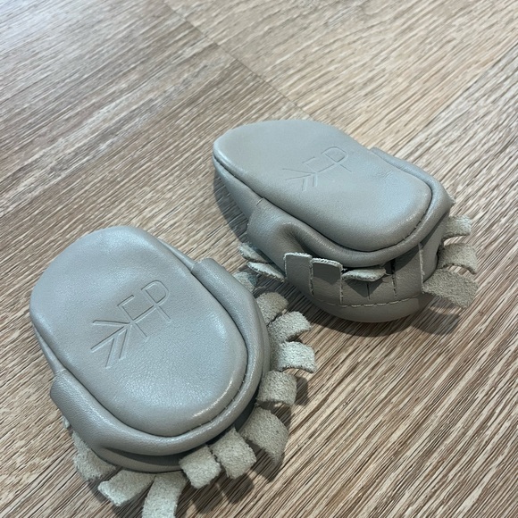 Freshly picked size 0 moccasins - Picture 3 of 4